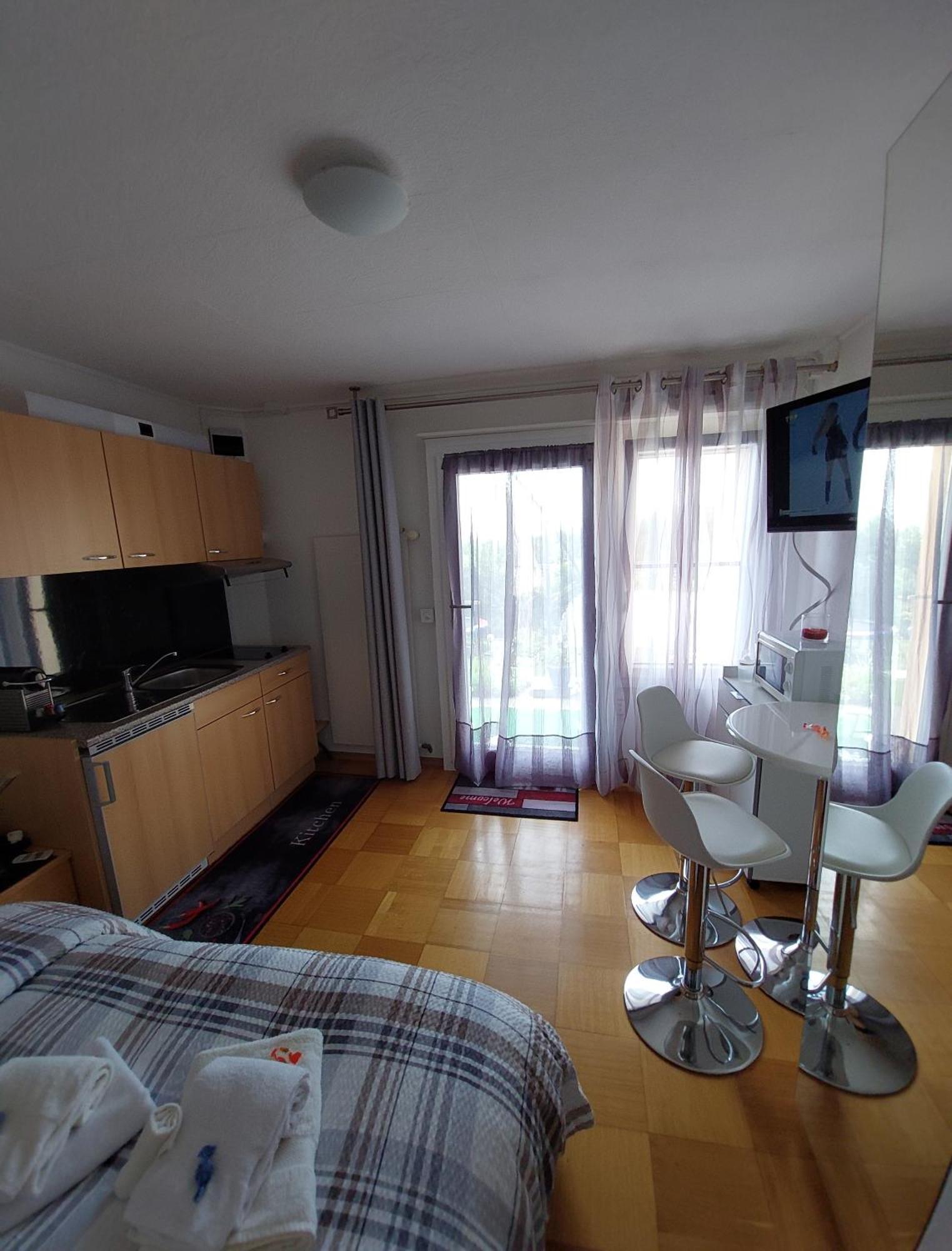 Joli Studio Avec Terrasse Et Vue Exclusivement Pour Non Fumeurs Belmont-sur-Lausanne Buitenkant foto